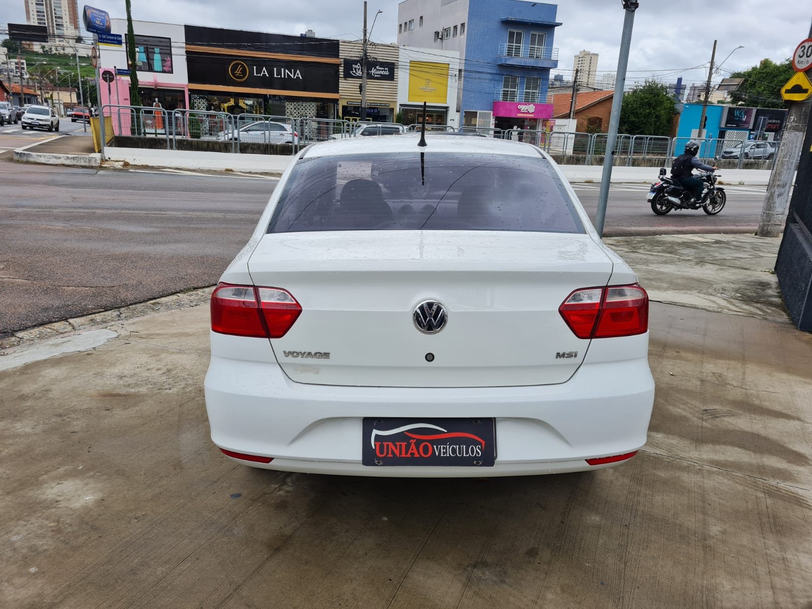 Volkswagen Voyage 
